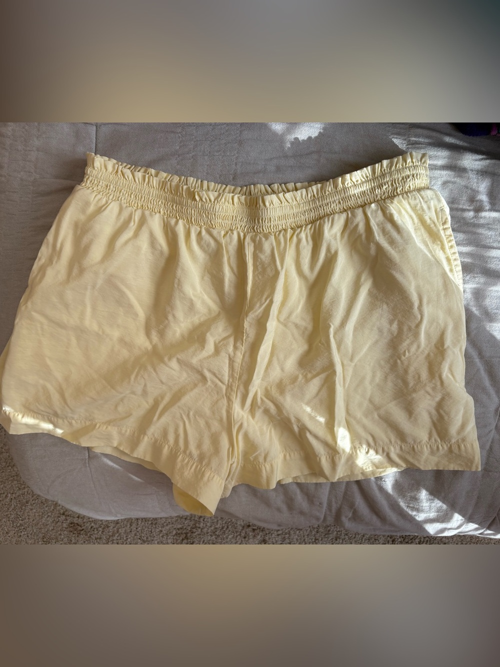 American Eagle Outfitters Light Yellow High-Waist Elastic Shorts